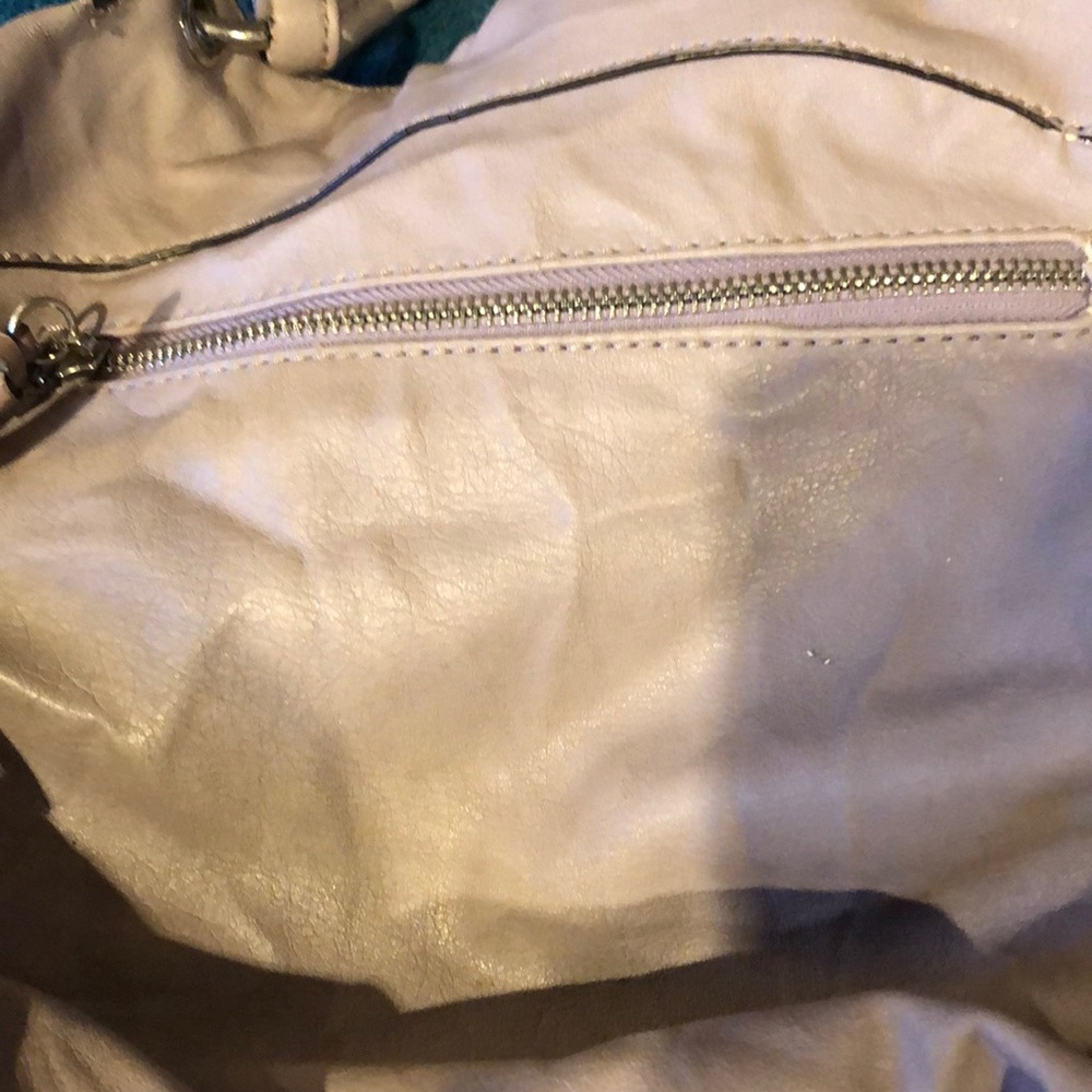 🔥GUESS HANDBAG🔥 - Picture 3 of 8